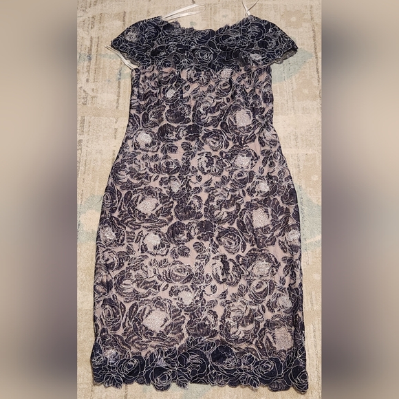 Tadashi Shoji Dresses & Skirts - Tadashi Shoji Rose Motif Sheath Dress. Navy Size 6. NWT